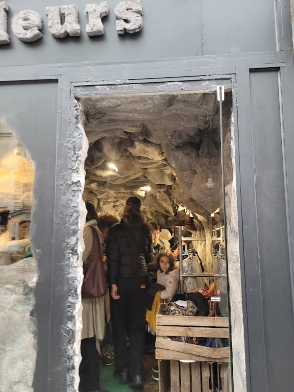 Photo de Les sales voleurs Monge